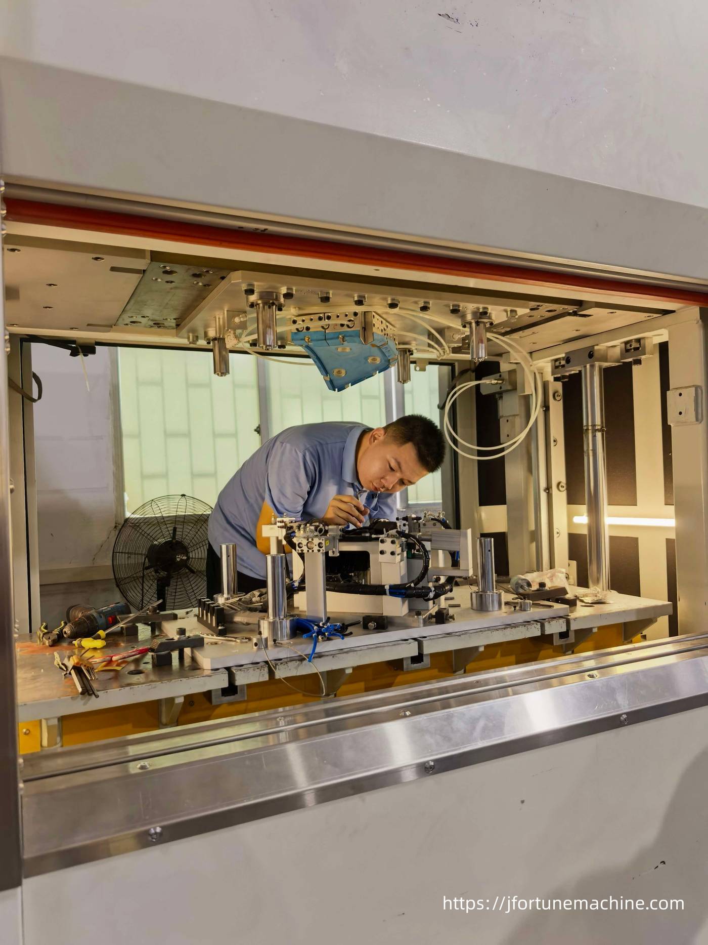 Jfortune engineer commissioning vibration welding machine tooling and pneumatic systems